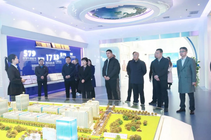 鄭州市人大常委會副主任宋潔一行蒞臨新天科技調(diào)研
